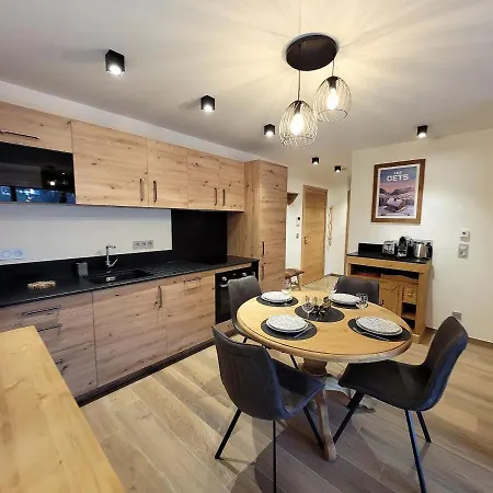 4* Avec 2 Suites, Balcon, Garage, Acces Rapide Aux Pistes, Wifi - Fr-1-598-139